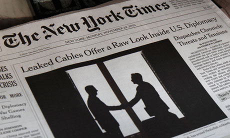 Se o WikiLeaks é uma organização criminosa, o que seriam seus sócios midiáticos como o The New York Times que reproduziu o conteúdo vazado? - Foto:thehotjoints.com